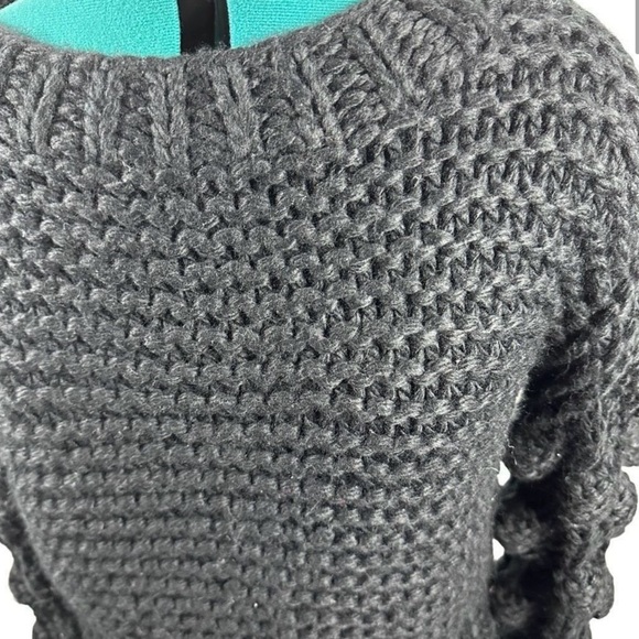 🖤 Black Heavyweight PomPom Small Sweater 🖤 - Picture 3 of 9